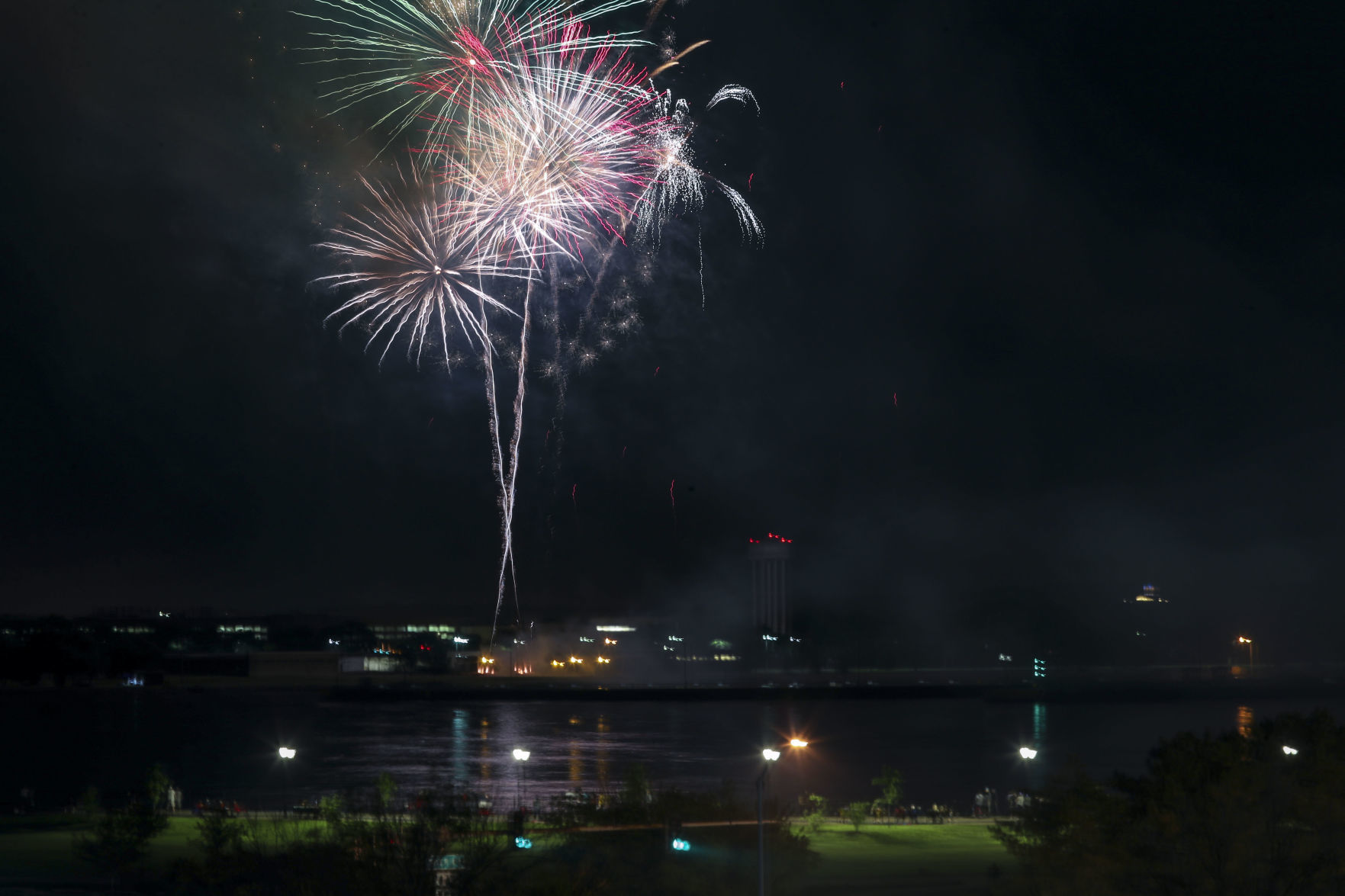 070419-mda-nws-redwhiteboom-012